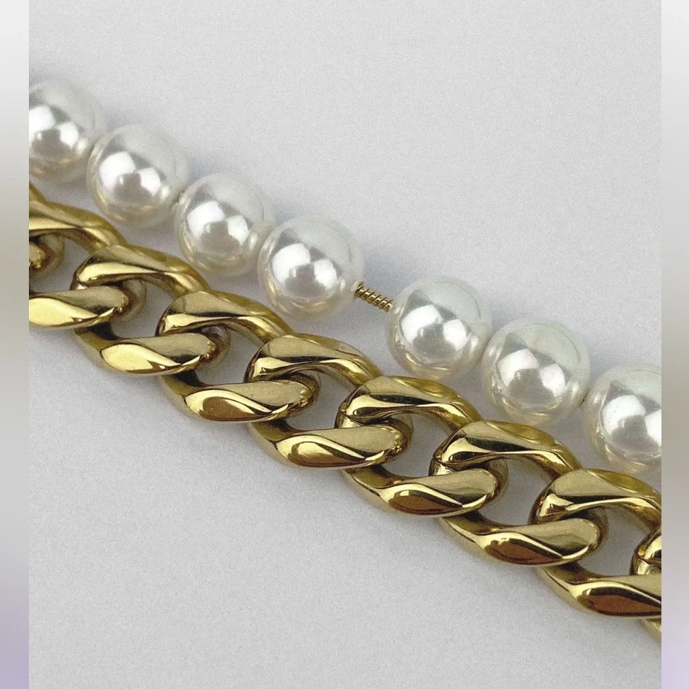 NIB Rare-Romance Elegant Gold and White Pearl Necklace Cuban Chain - Picture 3 of 4
